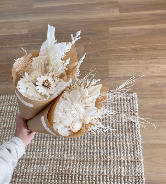 Neutral Coastal Bouquet - Blooming Sanzi
